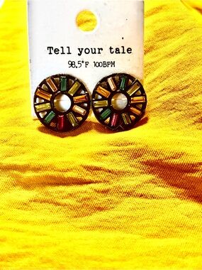 Tell your tale retro vibe earrings
